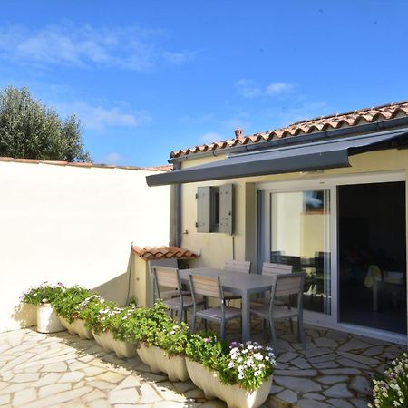 Large Studio Close To The Beach Saint-Martin-de-Re Exterior photo
